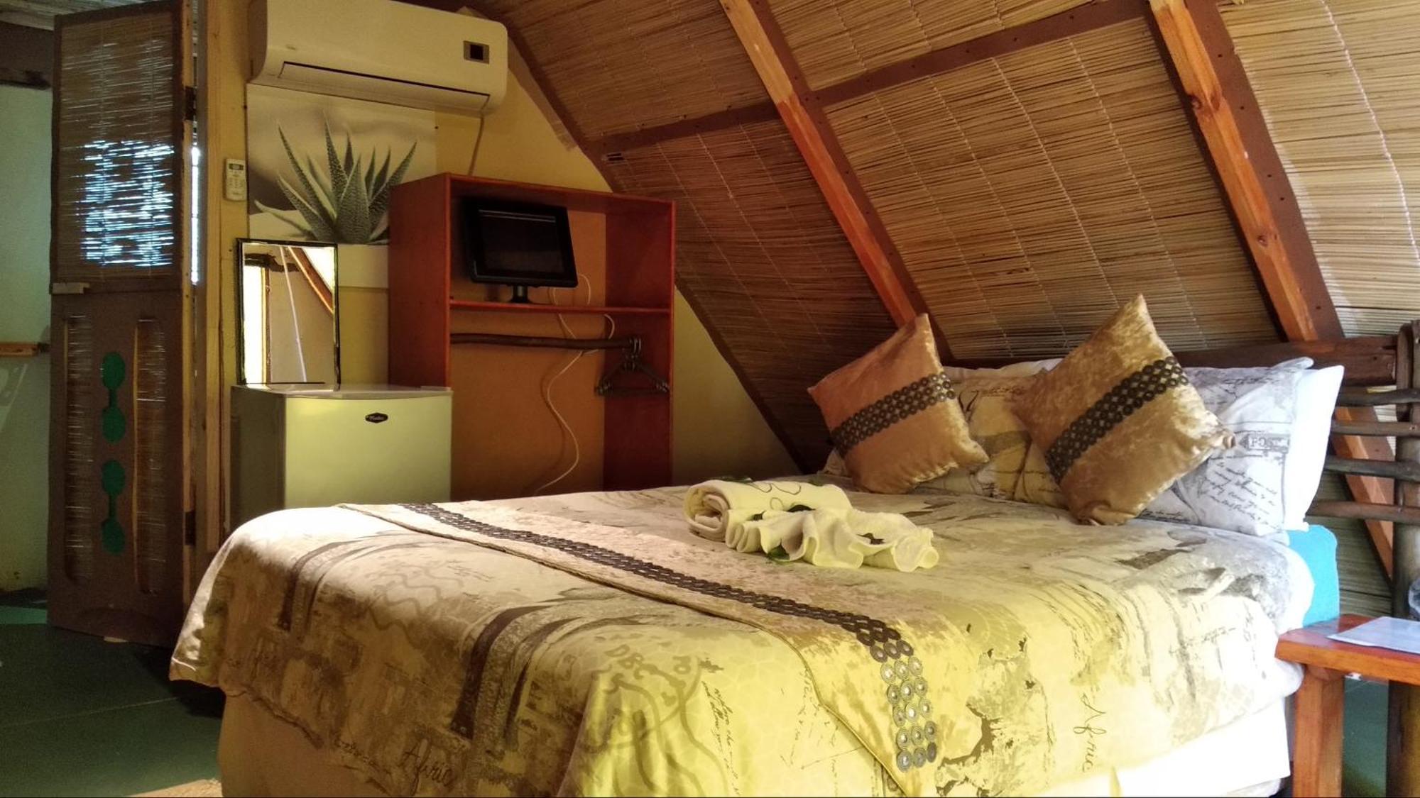 Elephant Trail Guesthouse And Backpackers Касане Экстерьер фото