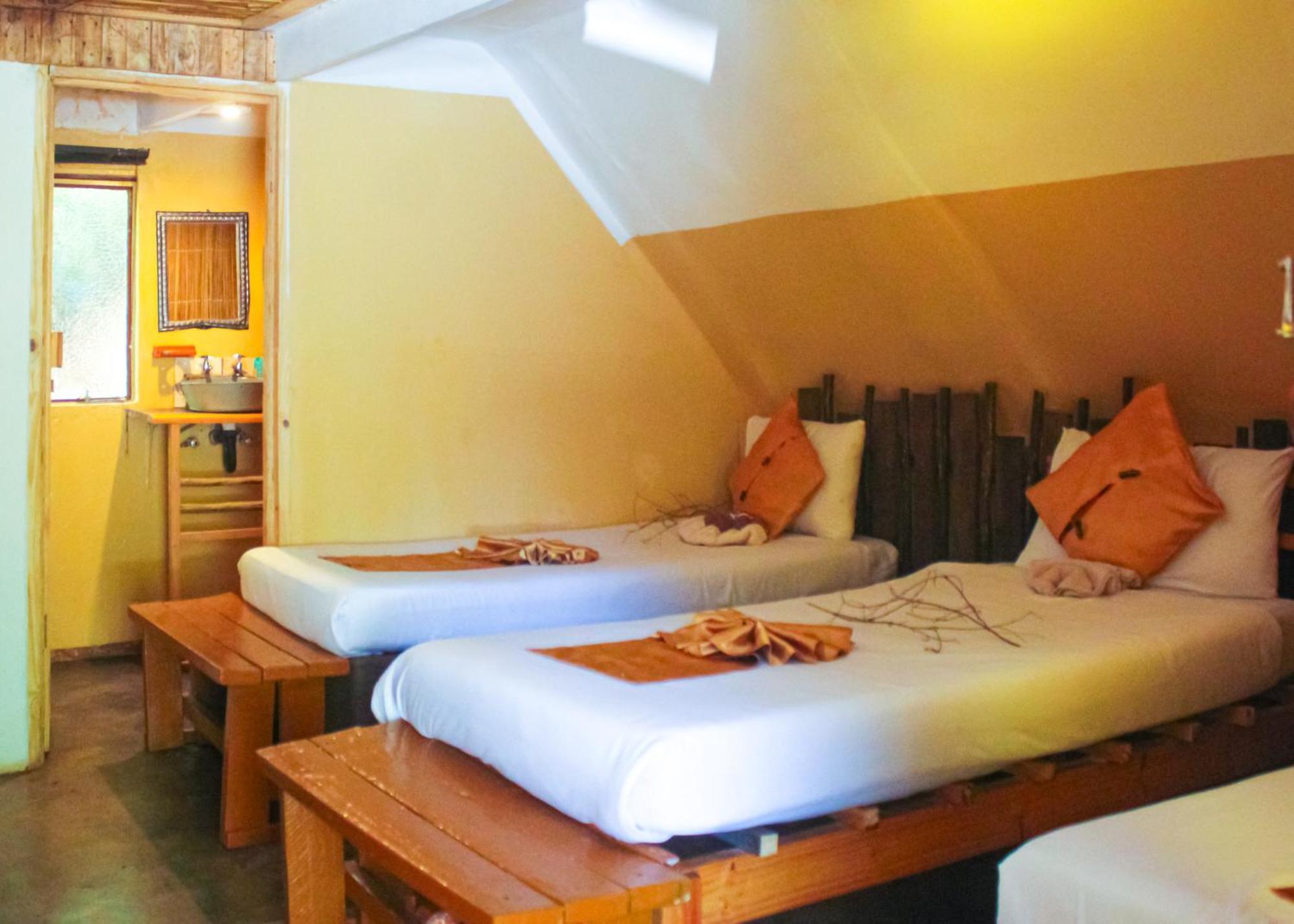 Elephant Trail Guesthouse And Backpackers Касане Экстерьер фото